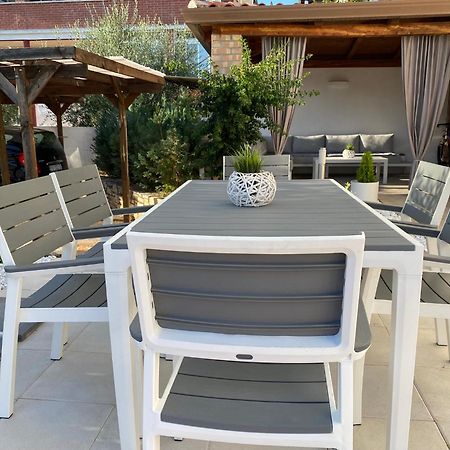 Apartments Roberta Novigrad  Екстер'єр фото