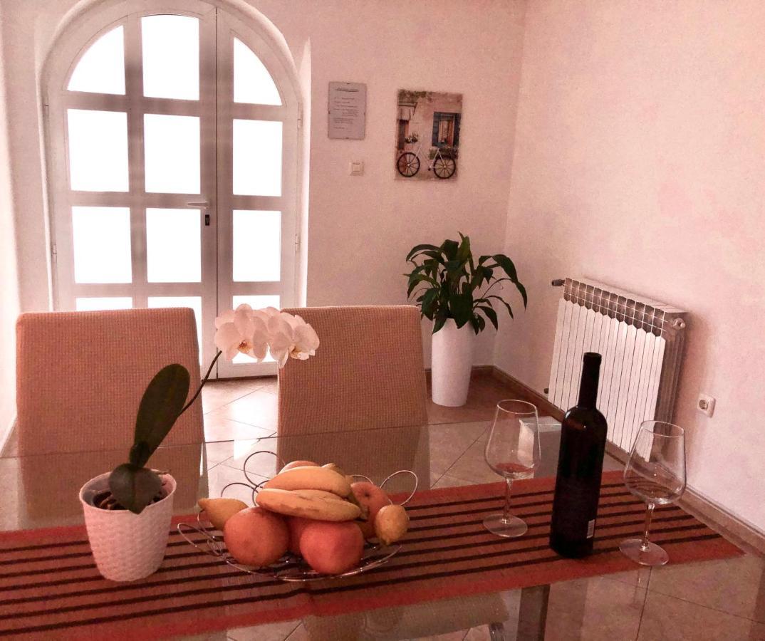 Apartments Roberta Novigrad  Екстер'єр фото