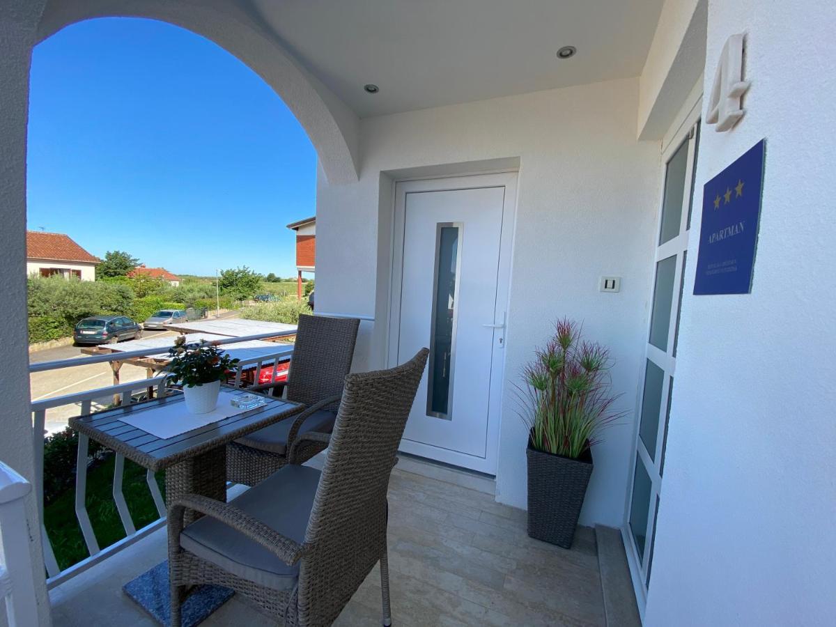 Apartments Roberta Novigrad  Екстер'єр фото