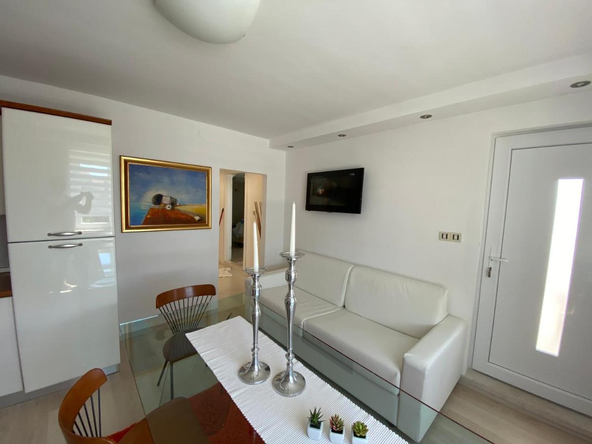 Apartments Roberta Novigrad  Екстер'єр фото