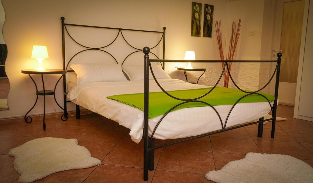 Apartments Roberta Novigrad  Екстер'єр фото