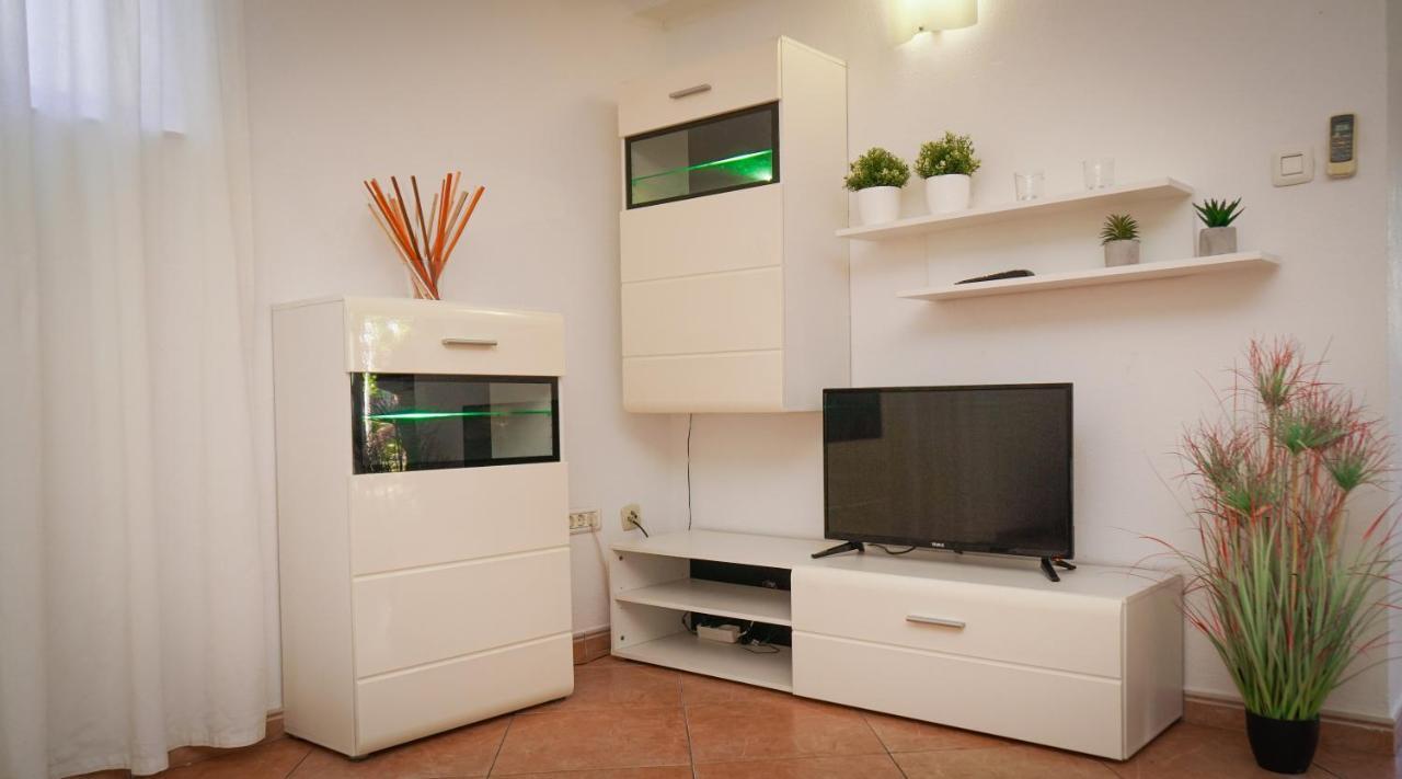 Apartments Roberta Novigrad  Екстер'єр фото