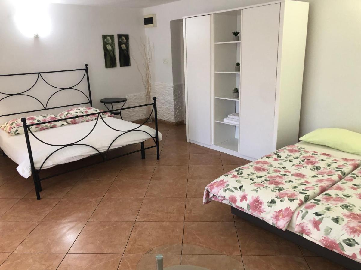 Apartments Roberta Novigrad  Екстер'єр фото