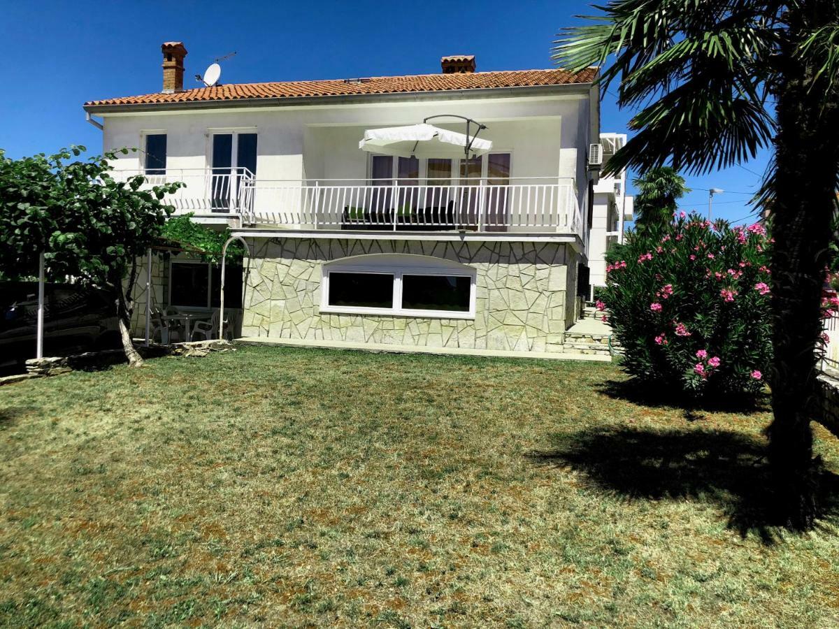 Apartments Roberta Novigrad  Екстер'єр фото