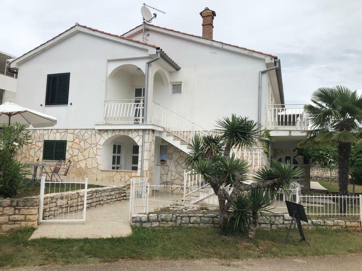 Apartments Roberta Novigrad  Екстер'єр фото