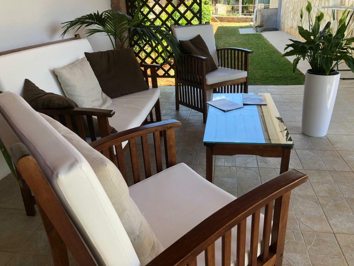 Apartments Roberta Novigrad  Екстер'єр фото